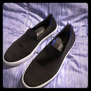 Size 9 black rothy’s sneaker